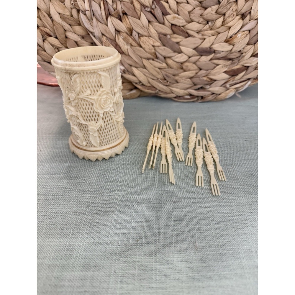 Vintage MCM celluloid appetizer/cocktail fork set floral and lattice holder